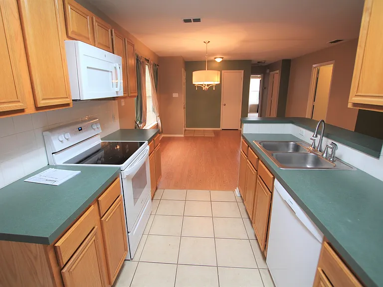 447 Redbud Cir — Photo 4
