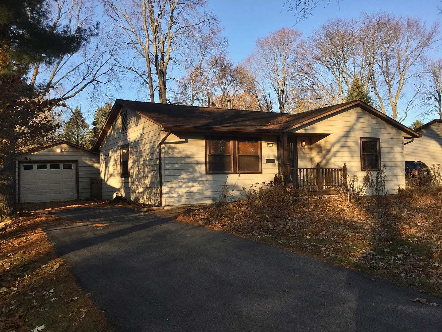 906 E Burkwood Dr photo 1