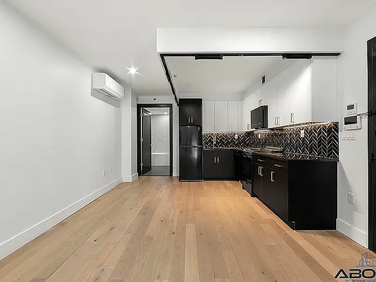 154 Lenox Rd #5C — Photo 1