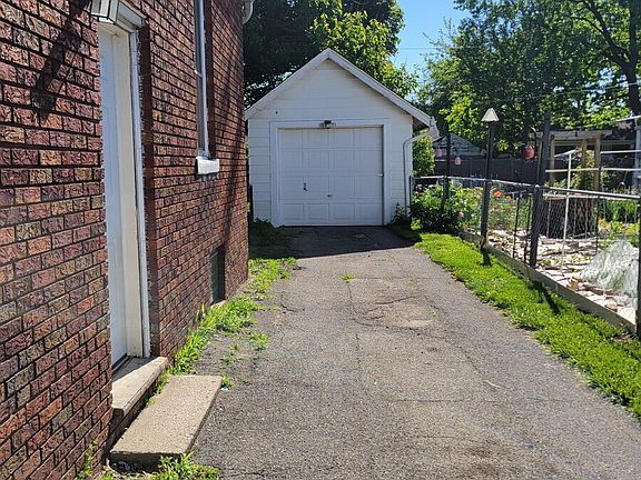 2nd image of 1421 N Berwick Ave
