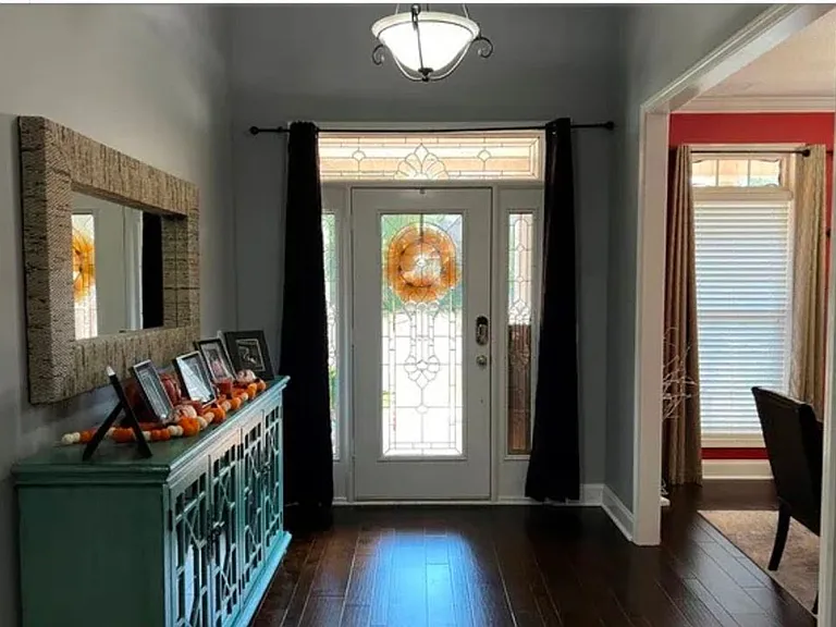 106 Prestige Dr — Photo 3