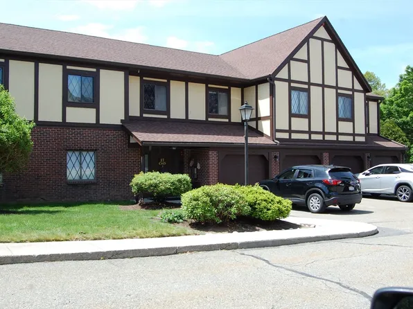 17 Rainbow Pond Dr APT D2, Walpole, MA 02081