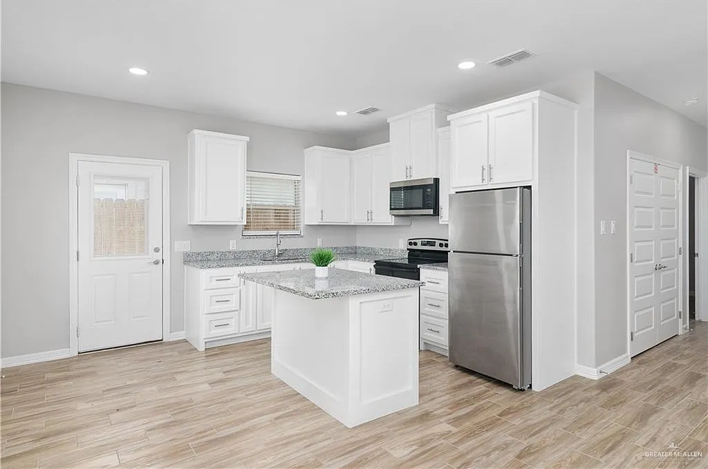 2 bed, 2.0 bath, 1000 sqft, $1,150 — Photo 4