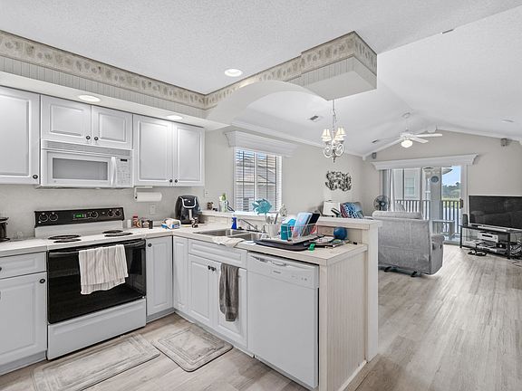 4th image of 4421 Eastport Blvd. #H7