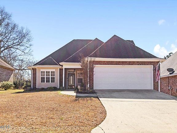 2nd image of 108 Pointe Dr