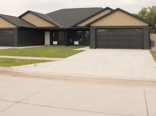 884 19th St, Central City, NE 68826