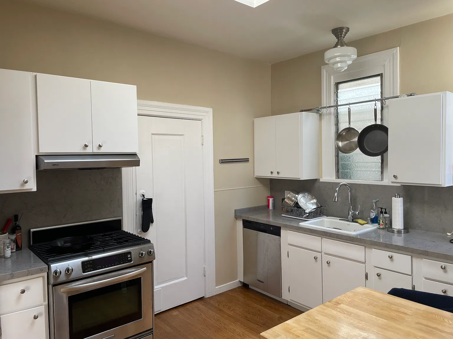 2 bed, 1200 sqft, $7,200 — Photo 3