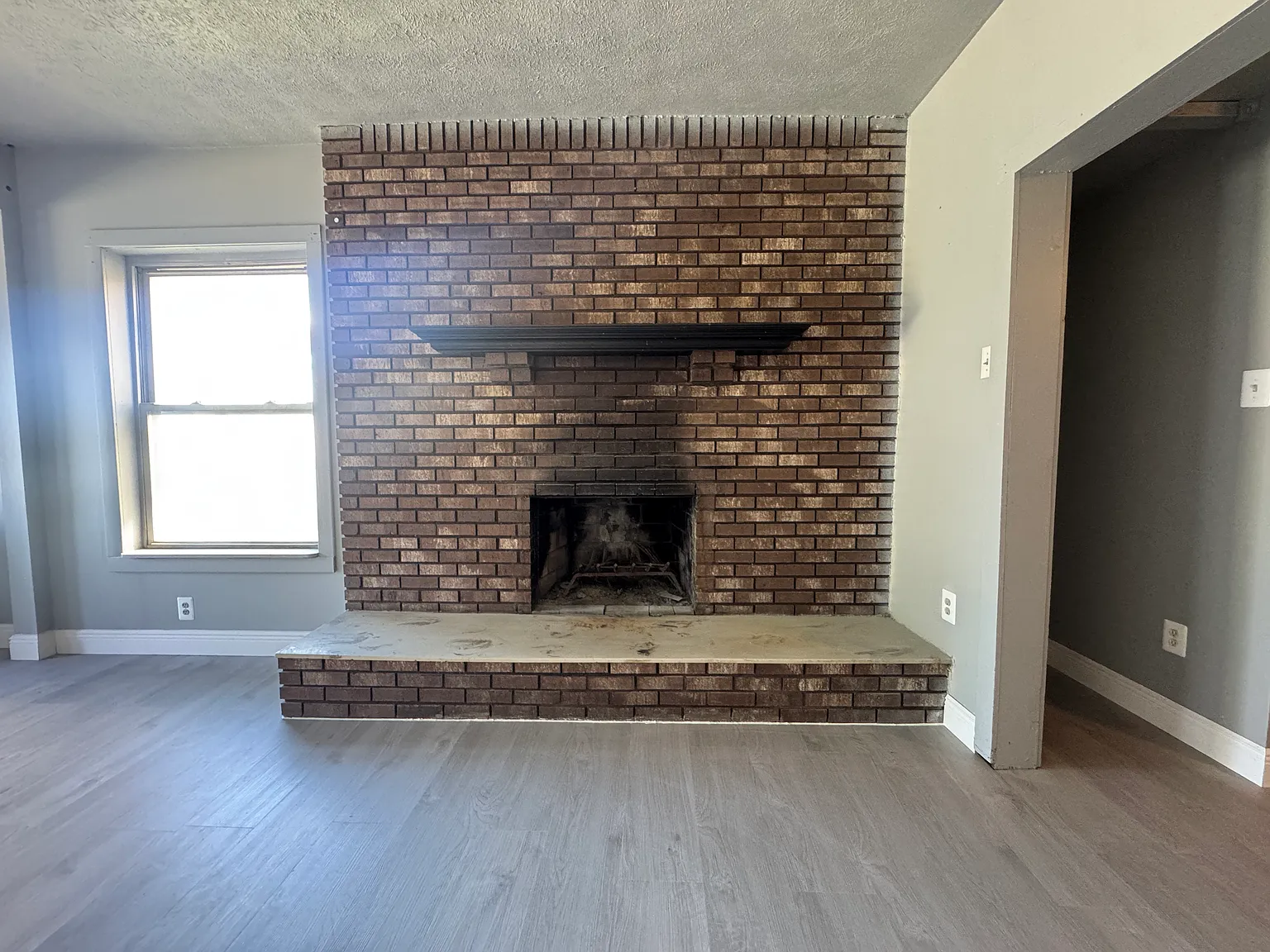 3 bed, 1000 sqft, $1,600 — Photo 3