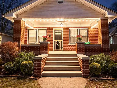 2139 N Douglas Ave — exterior photo