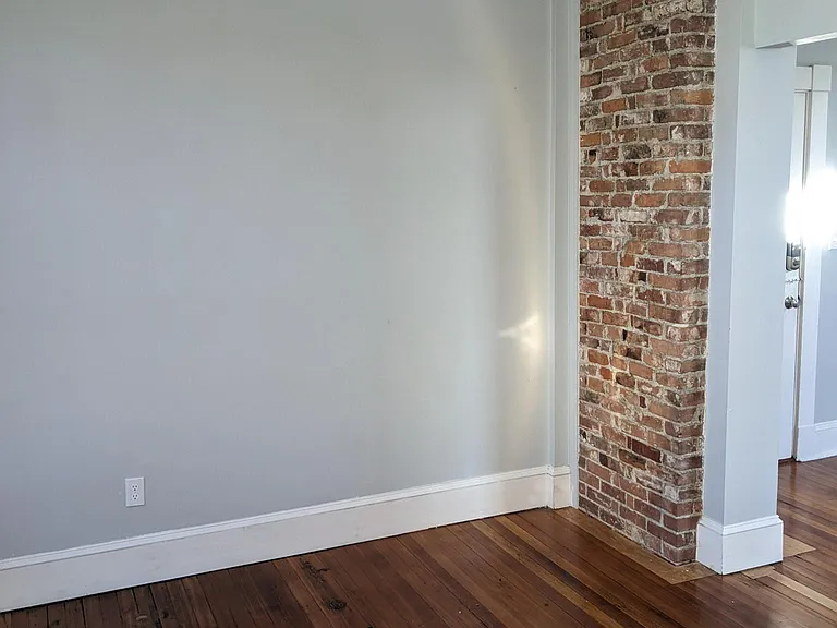 81 Cottage St #1-R — Photo 5