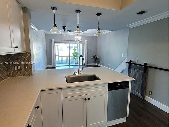 3rd image of 205 Mallory Ct