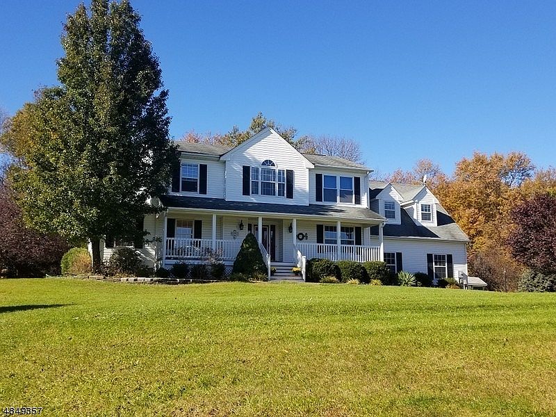 1st image of 19 E Field Dr
