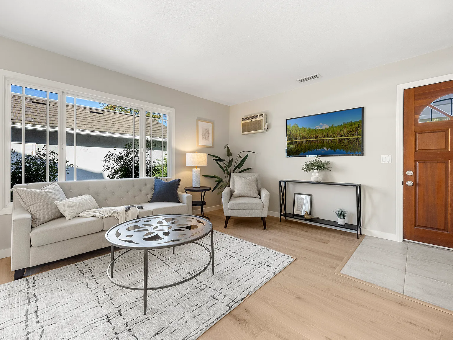 2 bed, 816 sqft, $2,950 — Photo 4