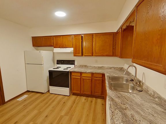 5th image of 3233 S Illinois Ave APT 3