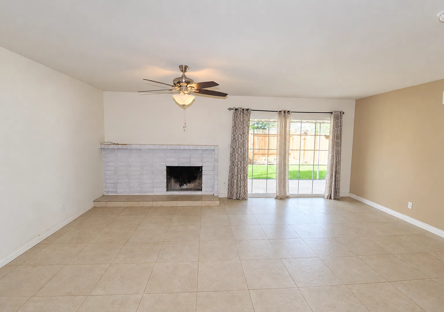 4+2 North Oxnard Home — Photo 4