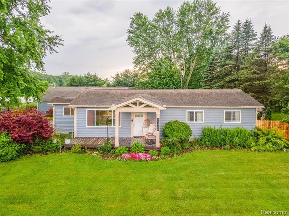 23480 Karr Rd, Belleville, MI 48111