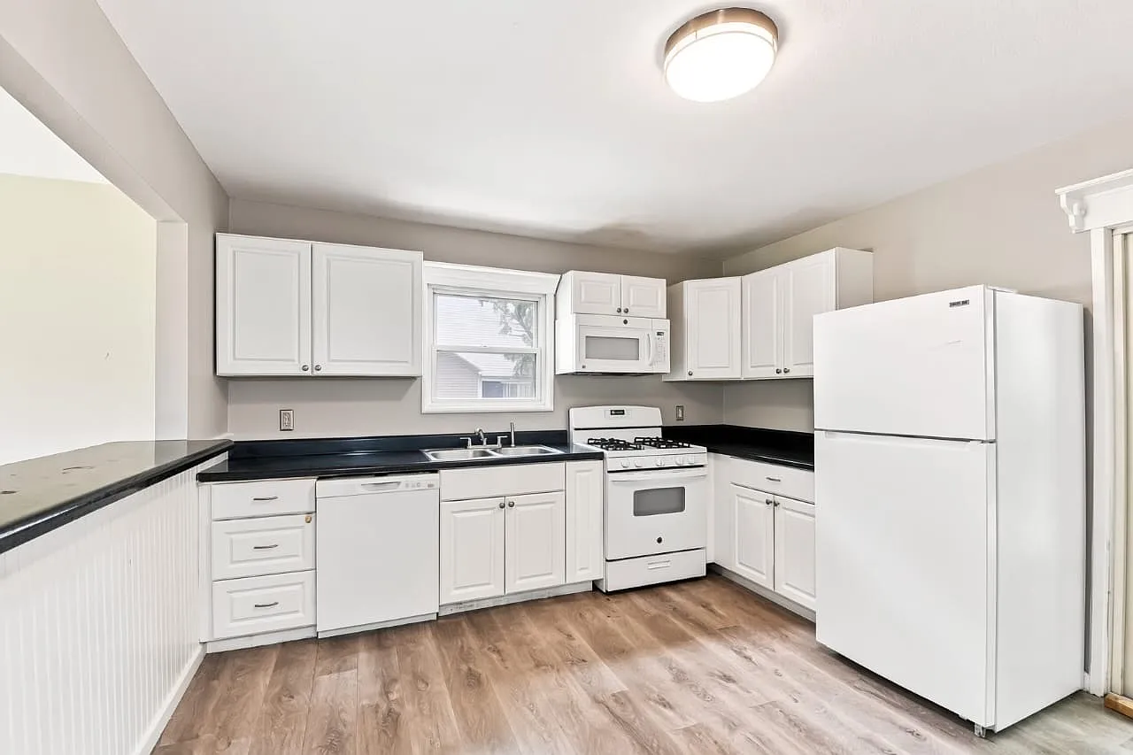 3 bed, 1286 sqft, $1,470 — Photo 2