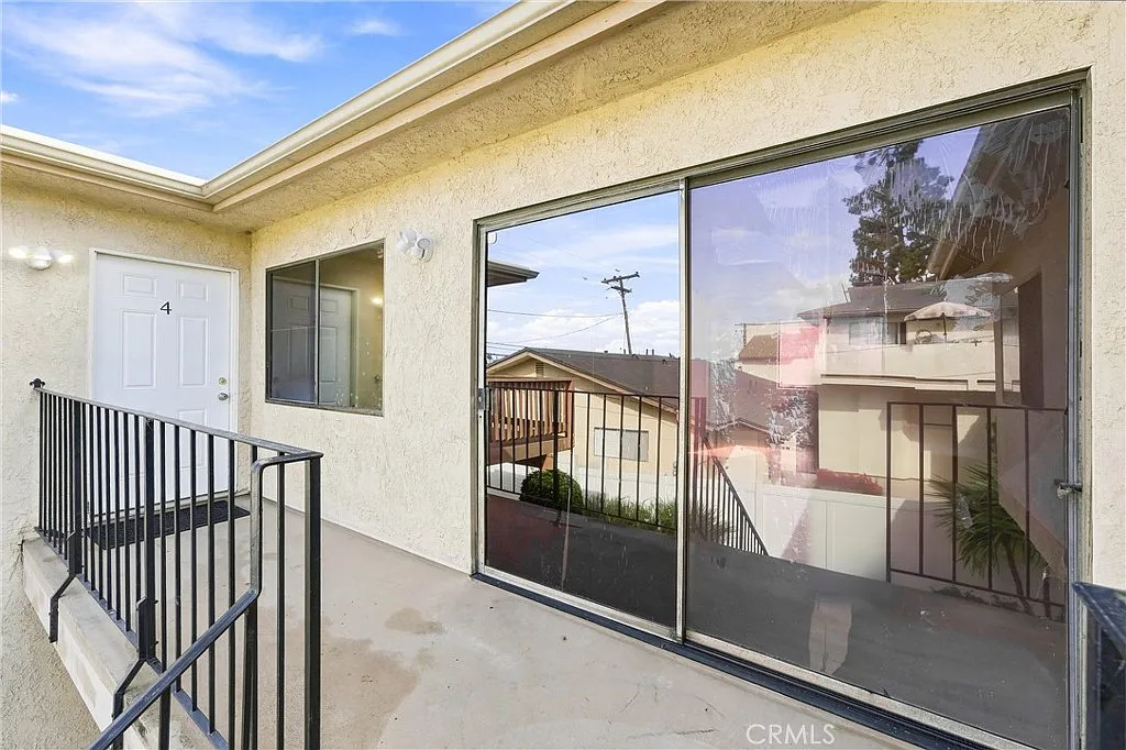 3 bed, 1350 sqft, $3,200 — Photo 3
