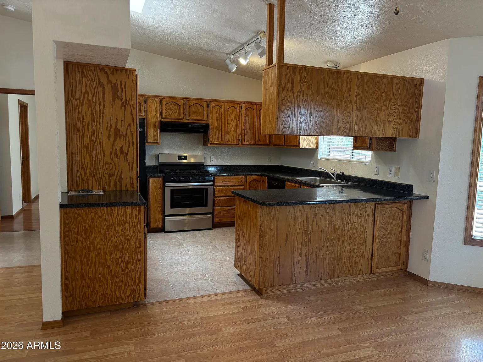 3 bed, 2.0 bath, 1464 sqft, $1,895 — Photo 3