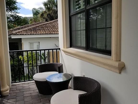 4th image of 522 Suwanee Cir