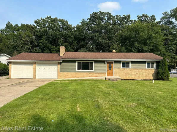 4417 Fairwood Dr, Burton, MI 48529