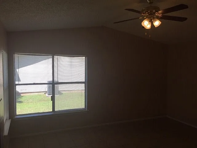 *Coming Soon* 3br/2ba Home With Covered Patio & Fenced Yard! — Photo 3