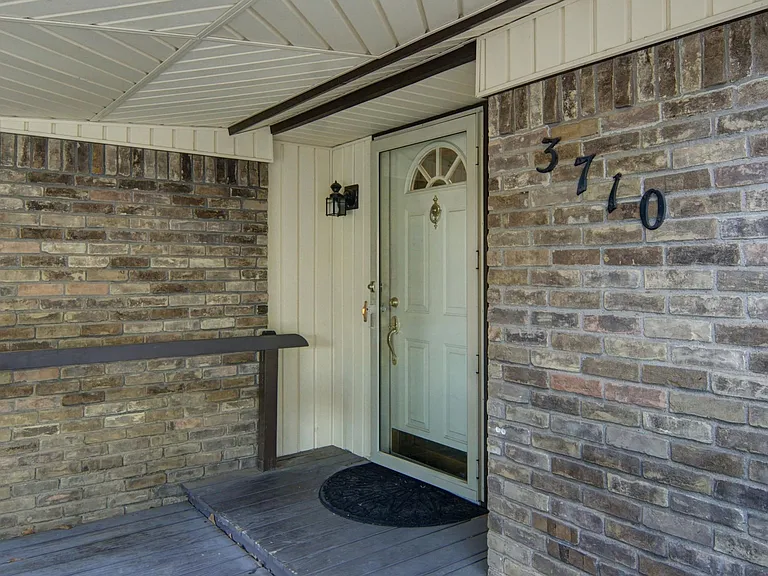 3710 Moselle Dr — Photo 3