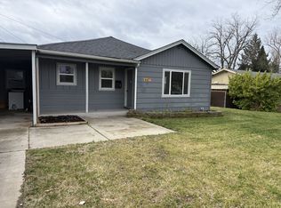 447 N 5th St, Central Point, OR 97502