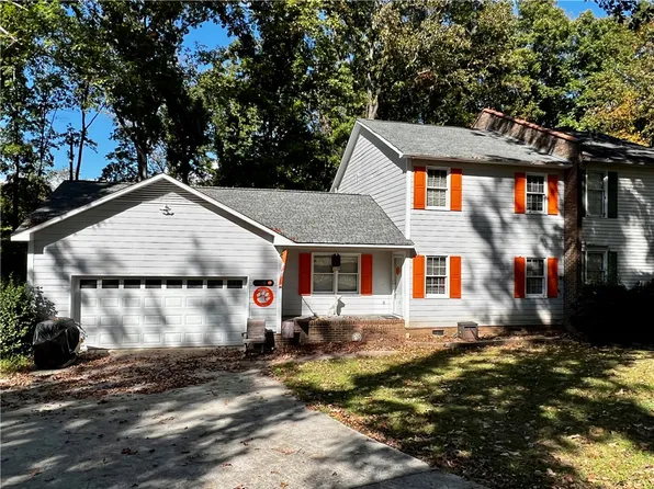 12008 W Camelia Ln, Seneca, SC 29678