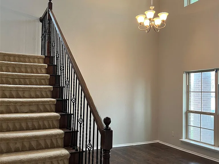 1115 Gaines Rd — Photo 3