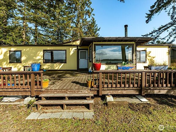 5th image of 1677 Penn Cove Road