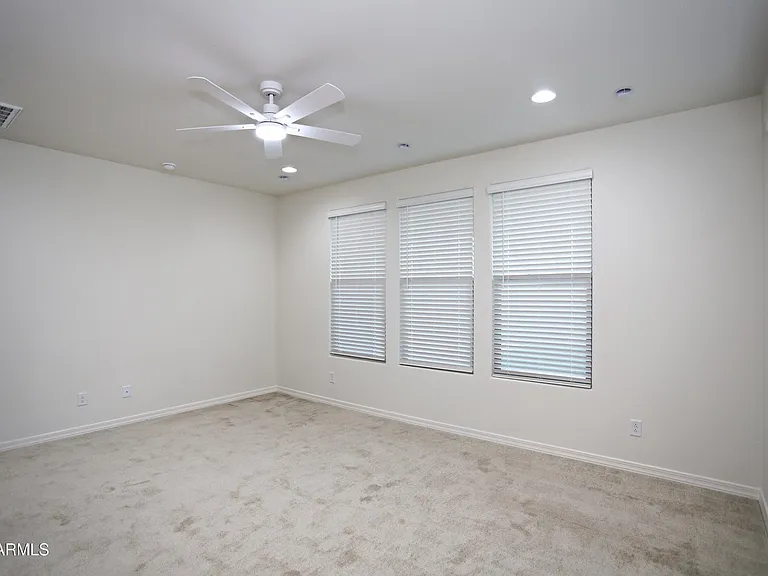879 W Finch Dr — Photo 28