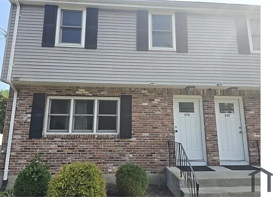 3 bed, 1113 sqft, $3,300 — Photo 2