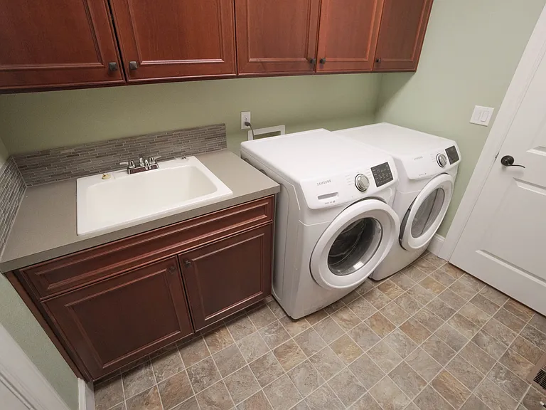 9706 SE Hillcrest Rd — Photo 47