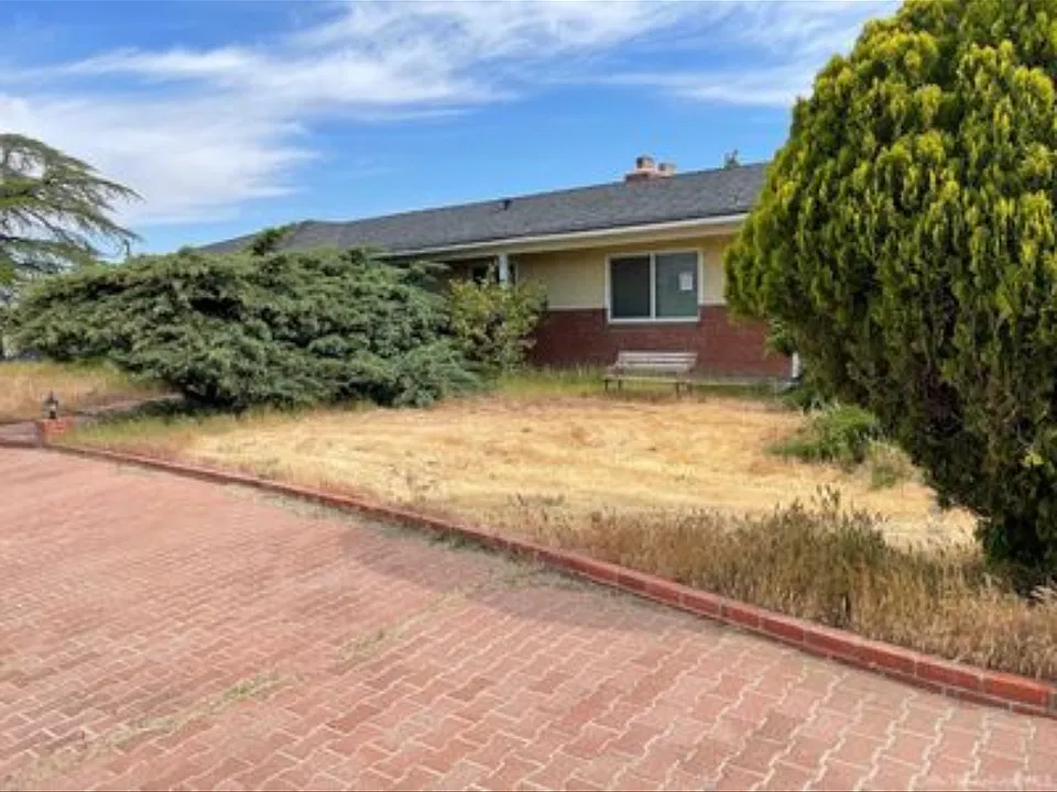 21012 Country Club Dr