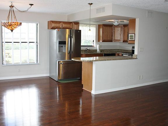 3rd image of 271 SW South River Dr APT 107