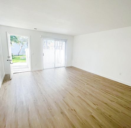4th image of 380 Plymouth Dr #16