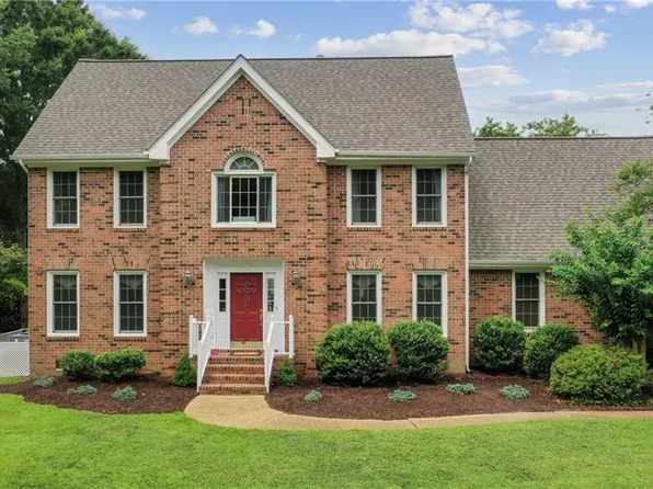 101 Sunrise Bluff Ct, Smithfield, VA 23430