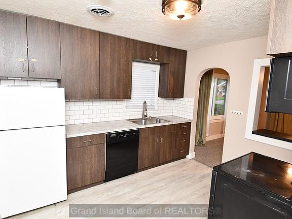 5th image of 2320 W 1st St