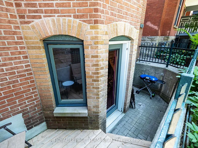 513 King Edward Ave #1 — Photo 23