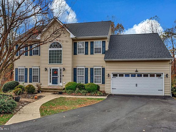 3rd image of 8 Oak Crest Ct
