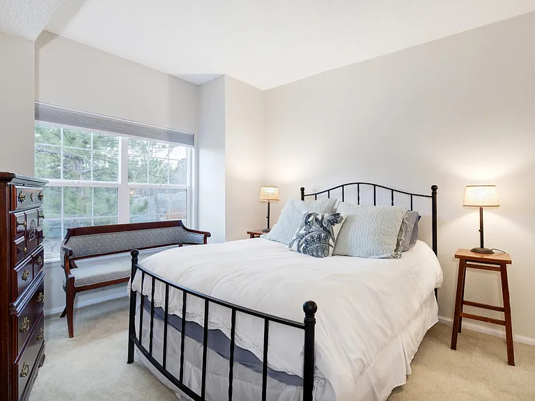 7437 Singing Hills Dr — Photo 12