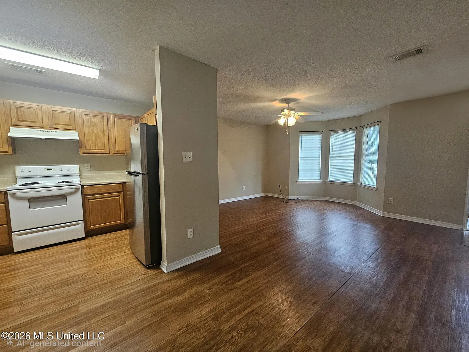 3 bed, 1.5 bath, 2392 sqft, $1,400 — Photo 4