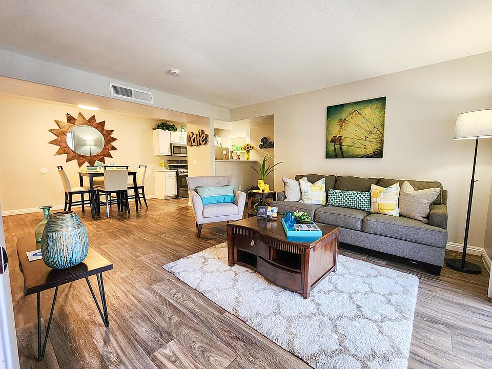 2-bedroom, 2-bath living room