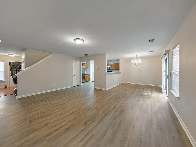 2830 Mayfair Dr — Photo 13