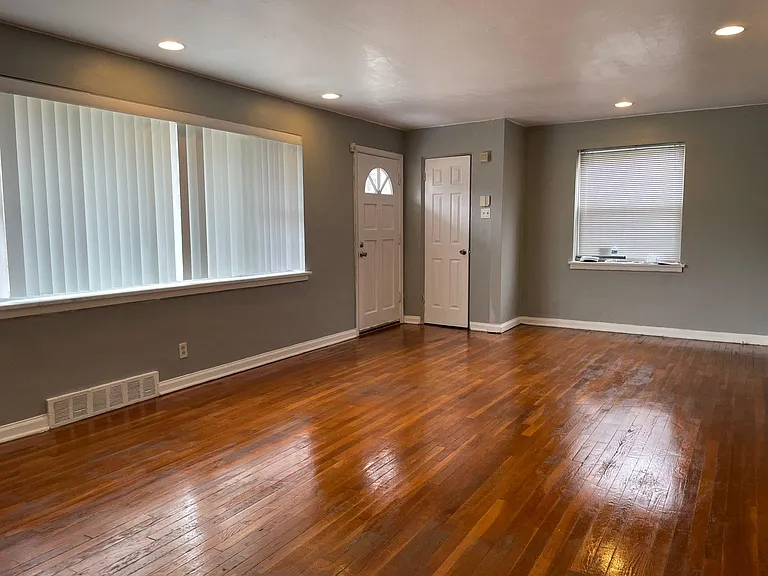 1108 E Linden Ave — Photo 4