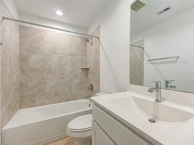2732 Misty Elm Ln — Photo 8