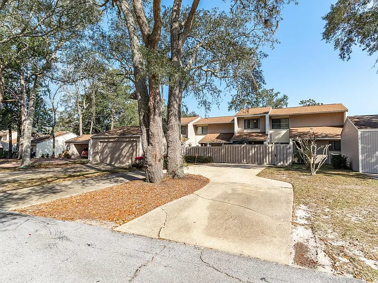 800 Bay Dr #10 — Photo 47