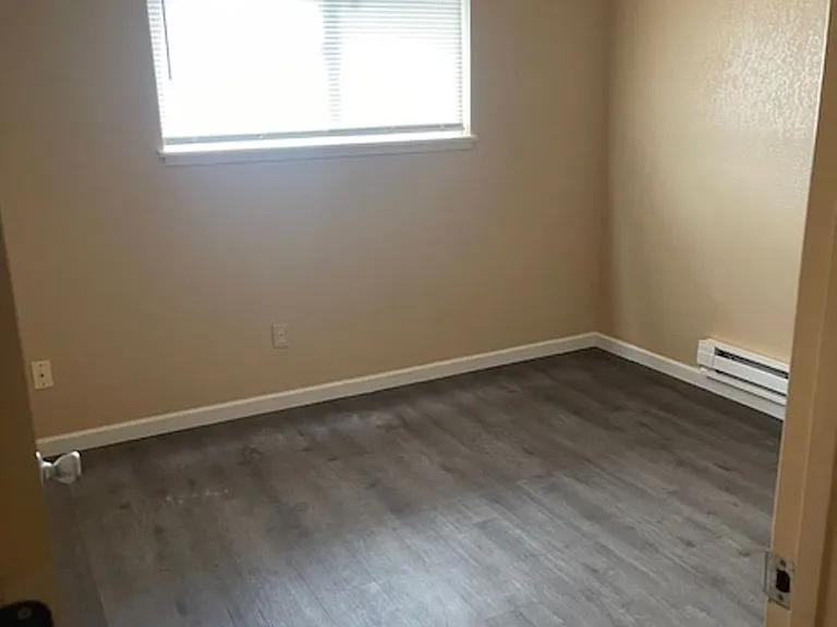 3611 Hilyard Ave — Photo 11