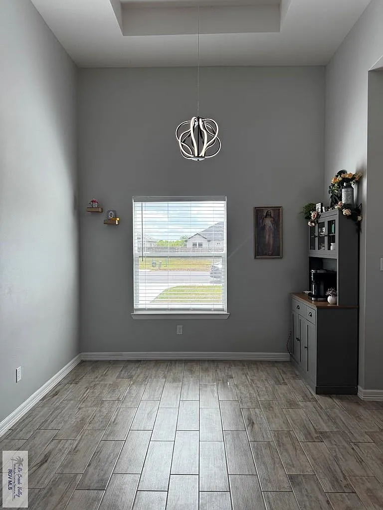 3 bed, 2.0 bath, 1468 sqft, $2,100 — Photo 3